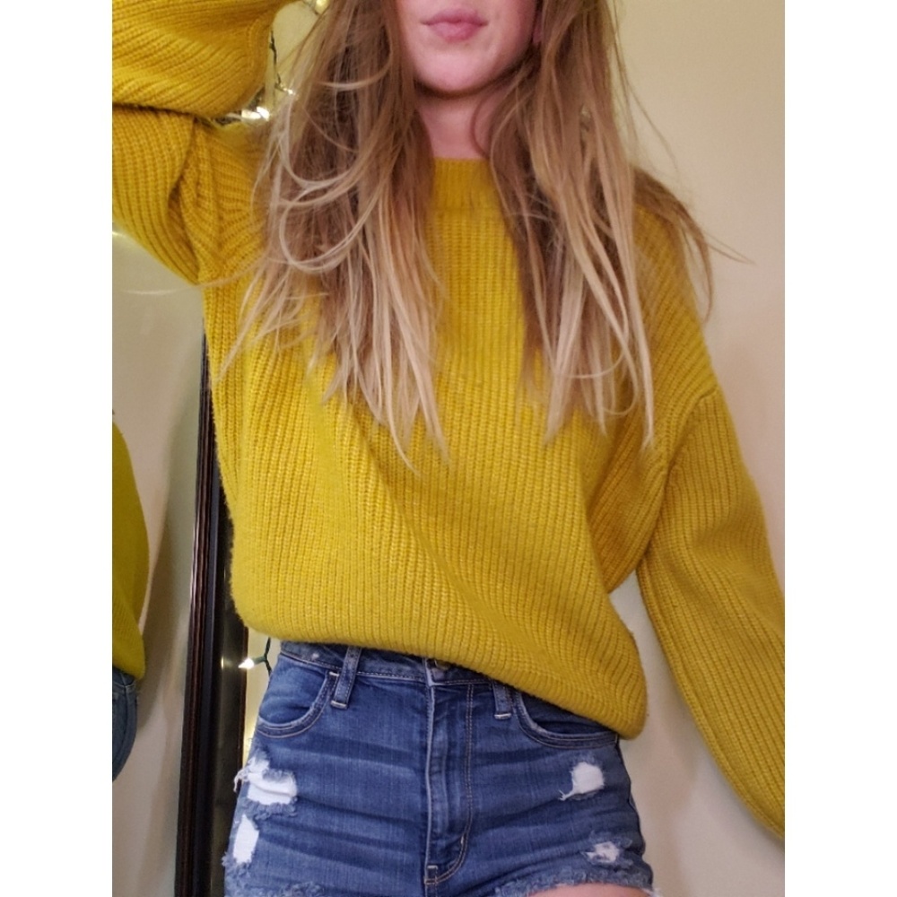 Ribbed yellow sweater